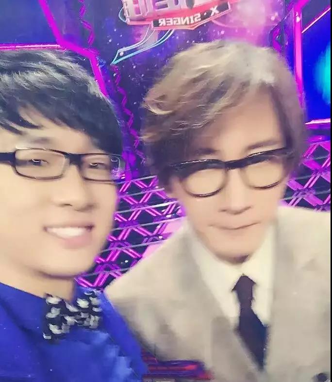 薛骅用魔术换来300W法拉利跑车