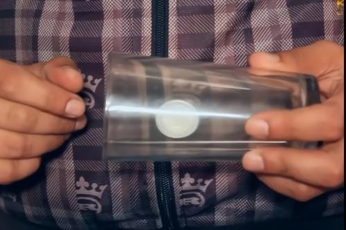 硬币穿杯即兴表演