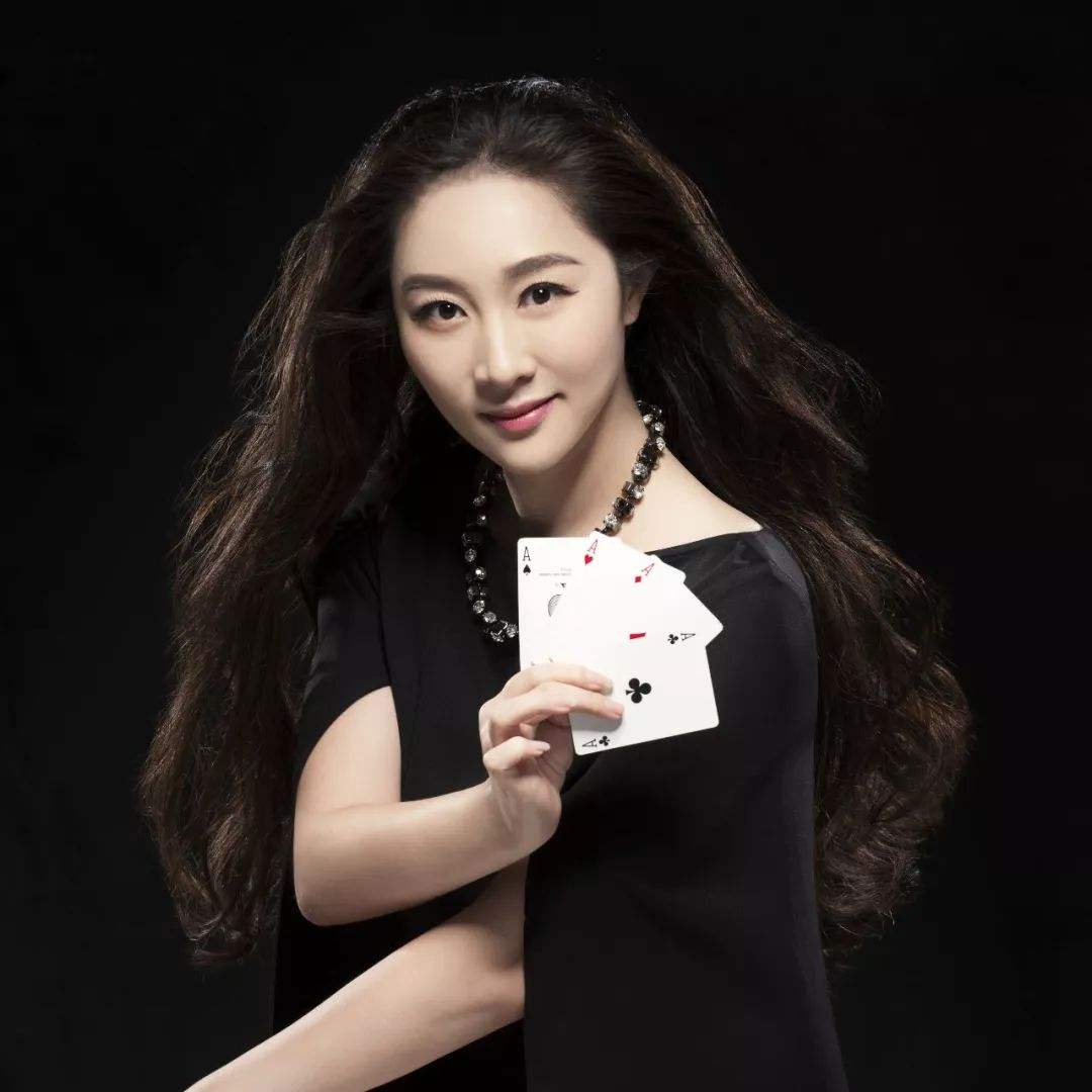 中国青年女魔术师曲蕾