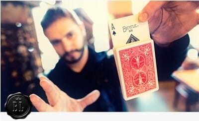 扑克牌吸附魔术Arthur by Christopher Whiel