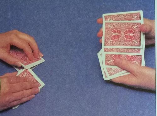 纸牌杯底交换魔术
