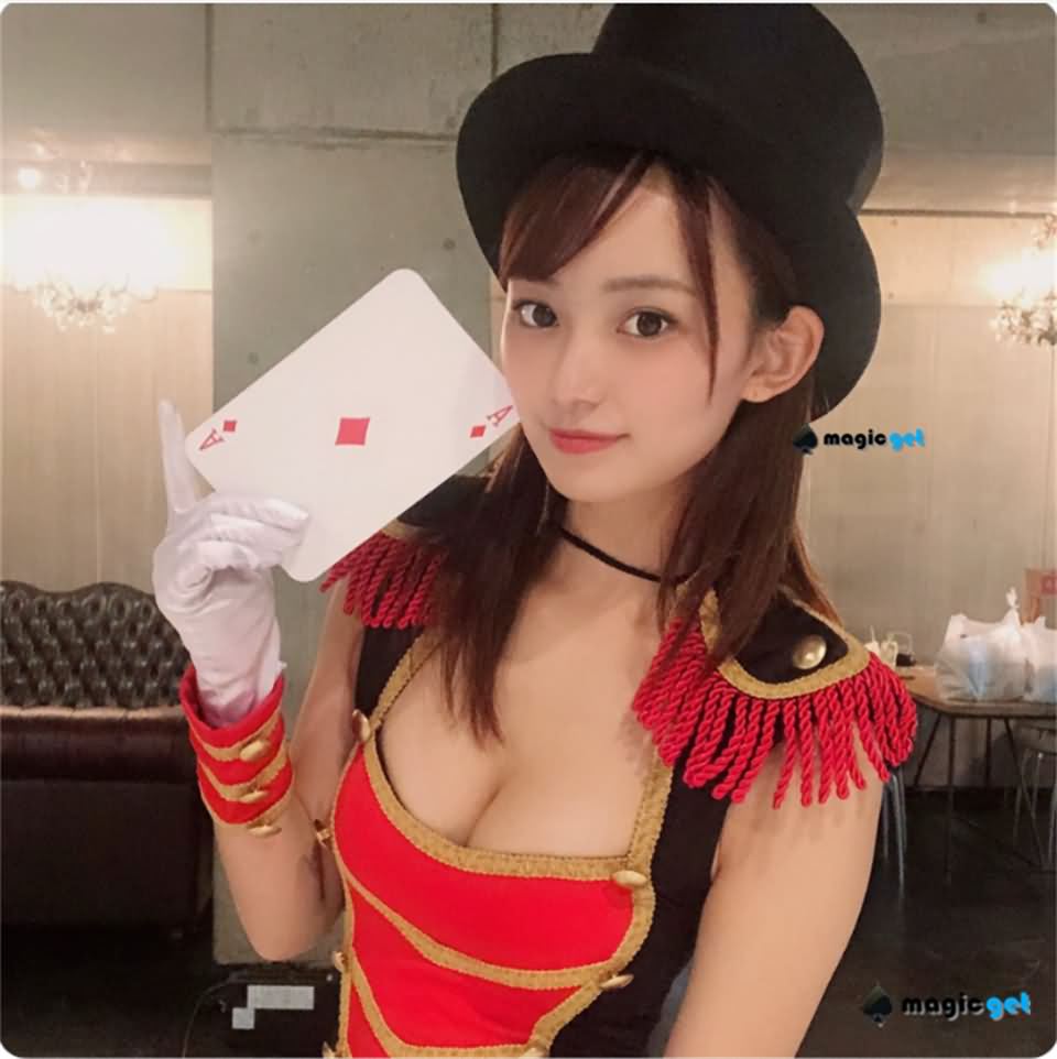 日本美女魔术师 性感火辣身材 御寺雪