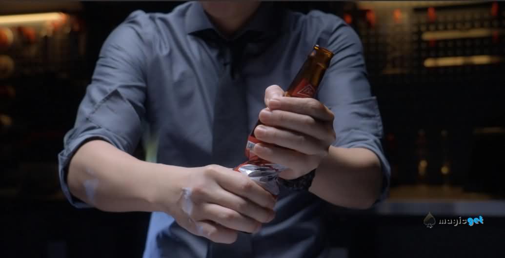 2025酒瓶扭转魔术Tornado Bottle by Red Tsai & Aaron Hsing