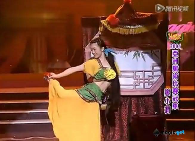 亚洲美女魔术师廖小润曾被评为最美魔术师